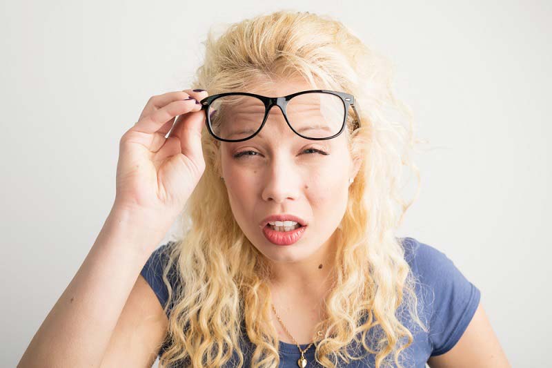 Melyek a „rossz” szemüveg tünetei?